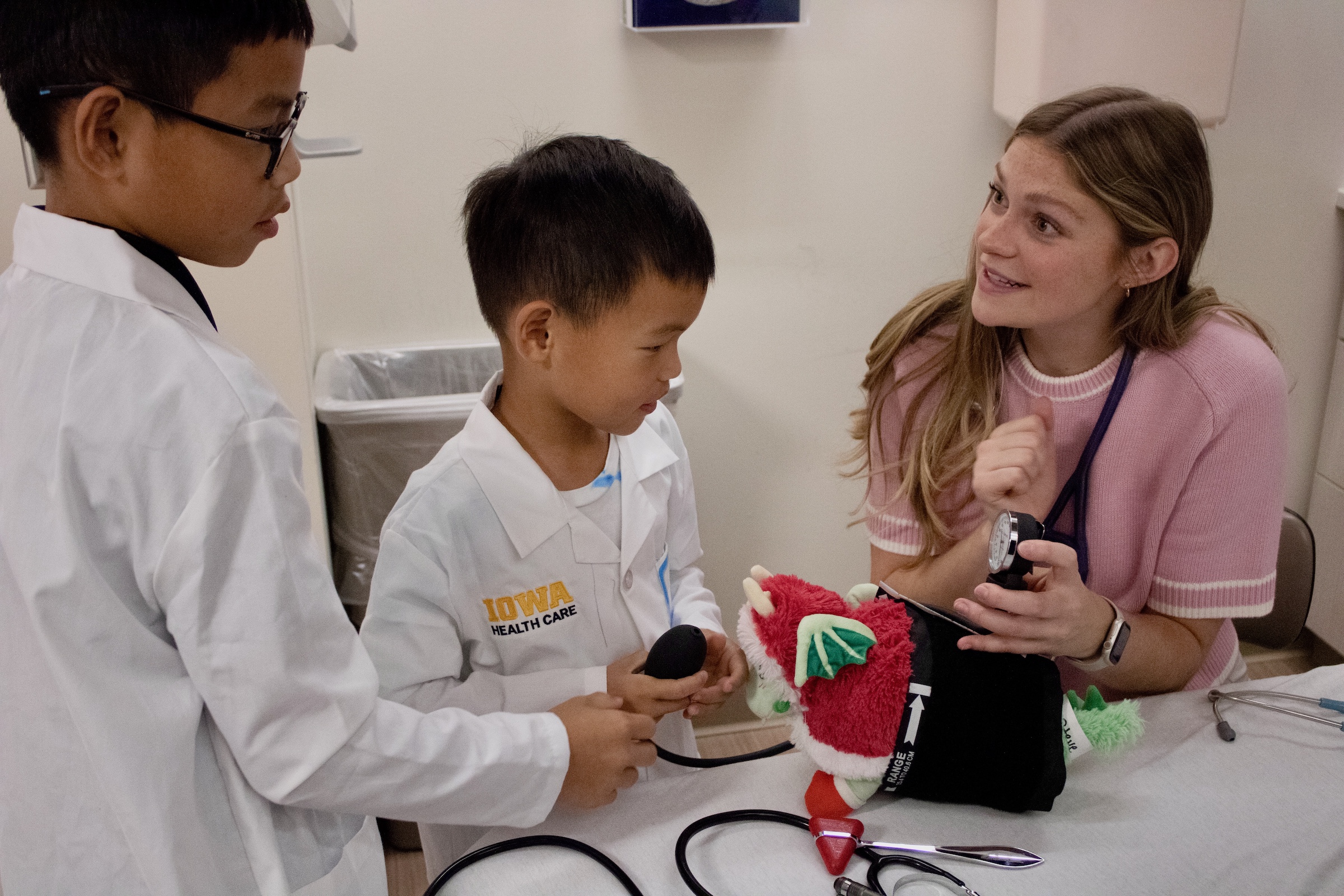 Reese Rosenmeyer, CRISP program student works with children